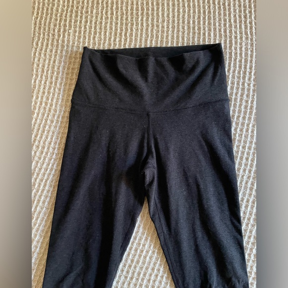 Aritzia grey leggings - Picture 5 of 9